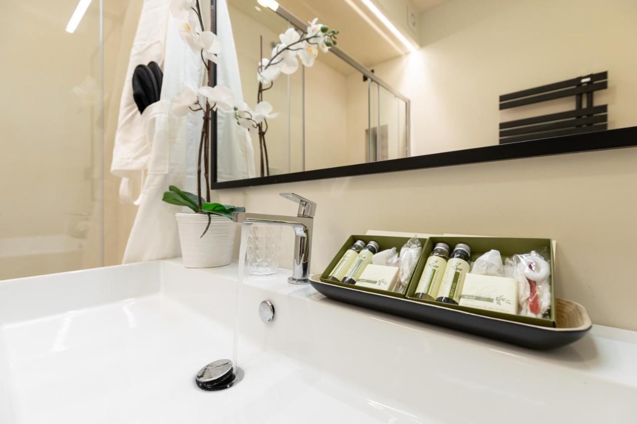 Affittacamere Foresteria Di Piazza Cavour - Luxury Suites&guest House